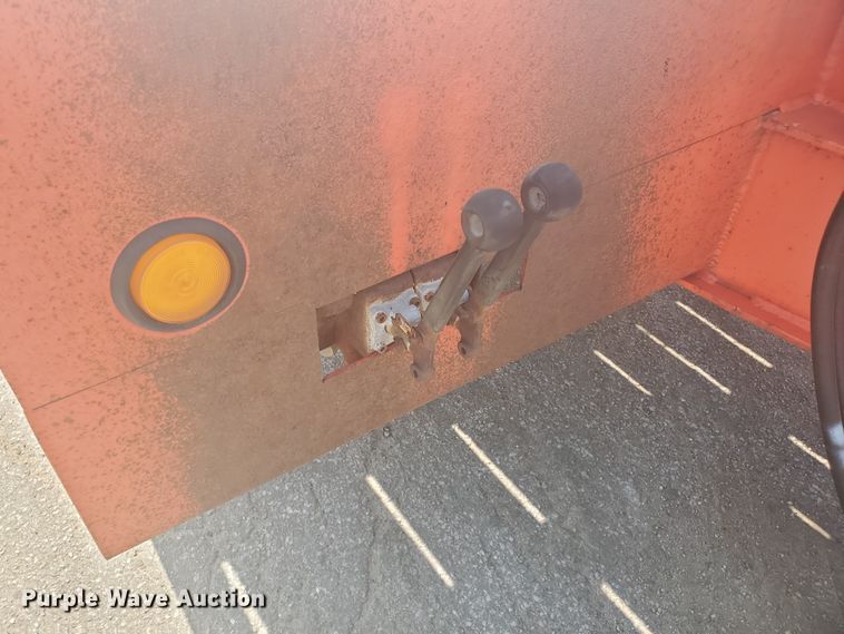 image for item HO9508 2001 Felling FT40T tilt deck equipment trailer