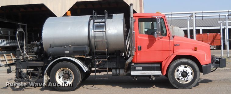 image for item HO9515 2002 Freightliner FL60  oil distributor truck