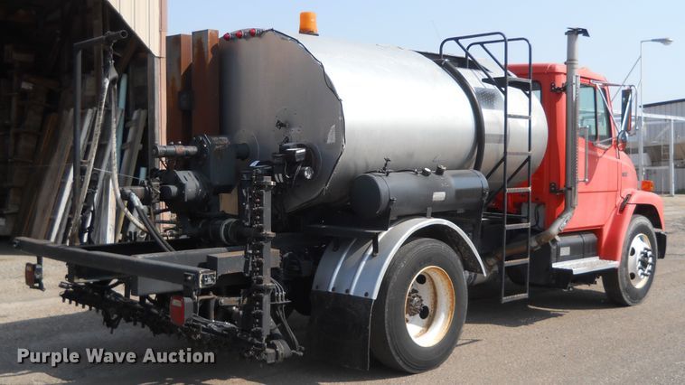 image for item HO9515 2002 Freightliner FL60  oil distributor truck