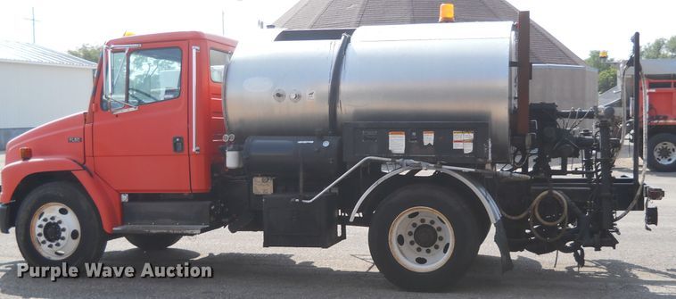 image for item HO9515 2002 Freightliner FL60  oil distributor truck