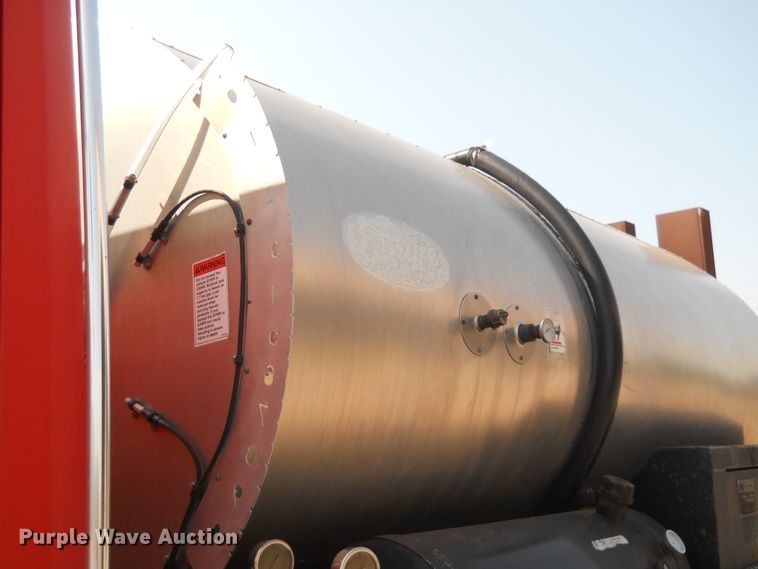 image for item HO9515 2002 Freightliner FL60  oil distributor truck