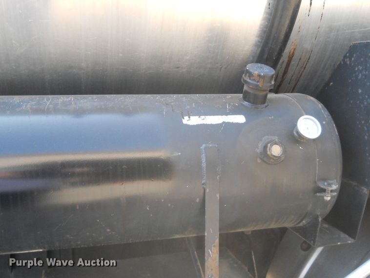 image for item HO9515 2002 Freightliner FL60  oil distributor truck