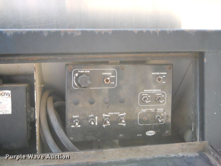 image for item HO9515 2002 Freightliner FL60  oil distributor truck