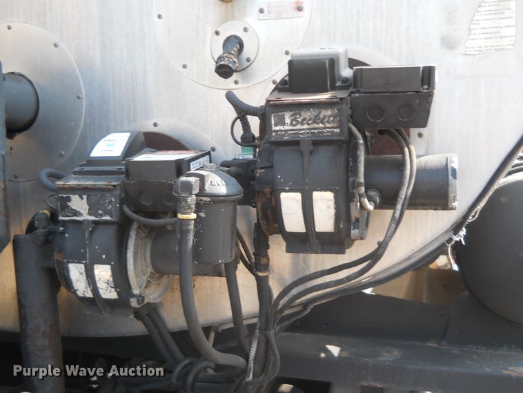 image for item HO9515 2002 Freightliner FL60  oil distributor truck