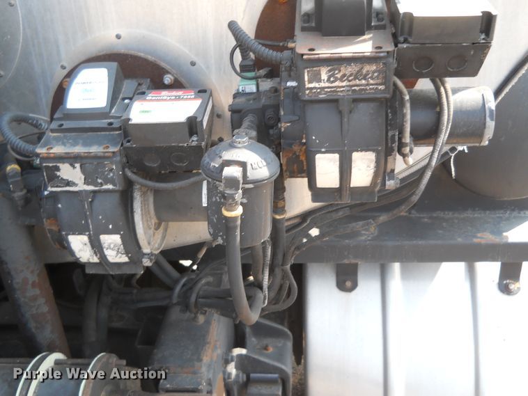 image for item HO9515 2002 Freightliner FL60  oil distributor truck