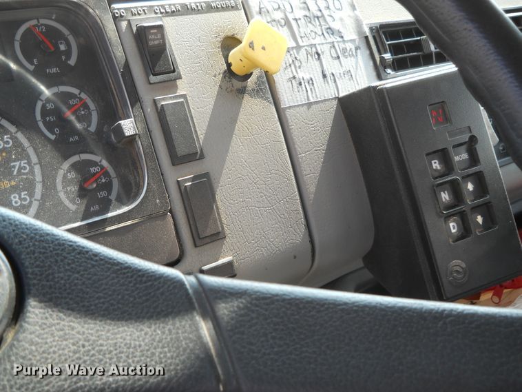 image for item HO9515 2002 Freightliner FL60  oil distributor truck