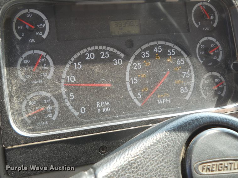 image for item HO9515 2002 Freightliner FL60  oil distributor truck