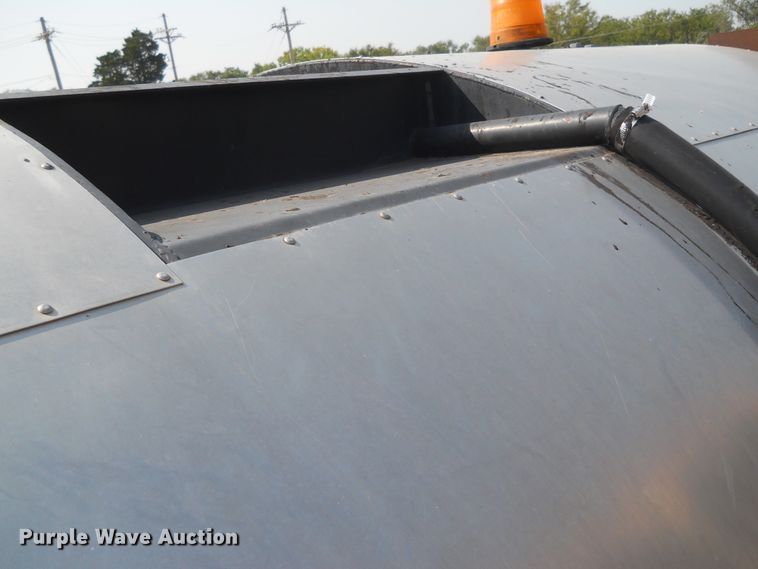 image for item HO9515 2002 Freightliner FL60  oil distributor truck