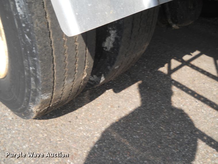 image for item HO9515 2002 Freightliner FL60  oil distributor truck