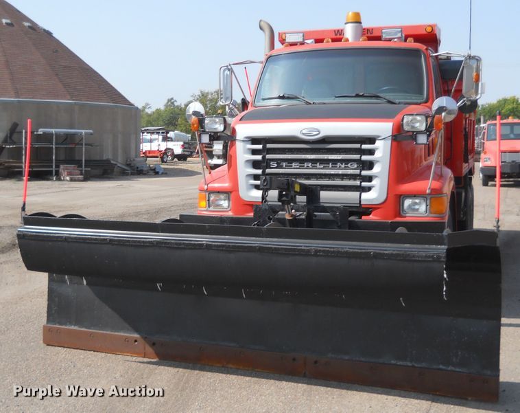 image for item HO9516 2001 Sterling LT7501  dump truck