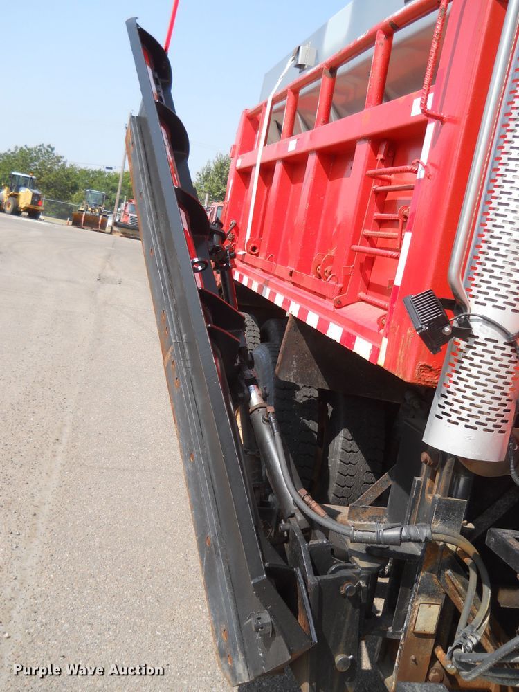 image for item HO9516 2001 Sterling LT7501  dump truck