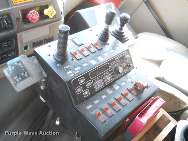 image for item HO9516 2001 Sterling LT7501  dump truck