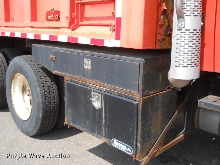 image for item HO9517 2001 Sterling LT7501  dump truck