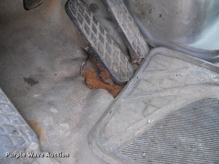 image for item HO9517 2001 Sterling LT7501  dump truck