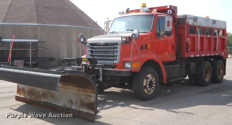image for item HO9518 2001 Sterling LT7501  dump truck