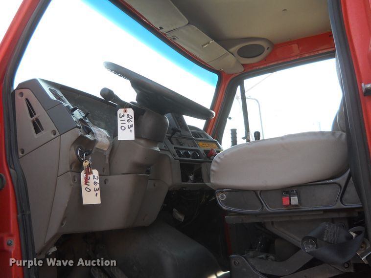 image for item HO9518 2001 Sterling LT7501  dump truck