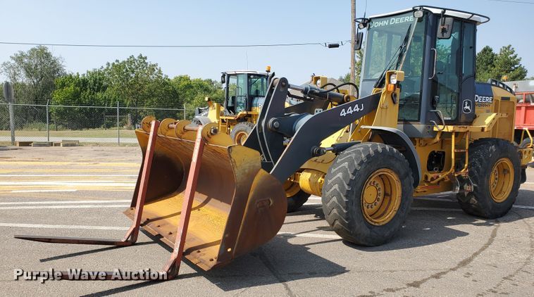 image for item HO9519 2005 John Deere 444J  wheel loader