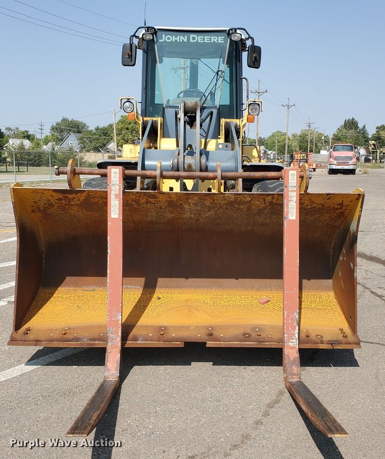 image for item HO9519 2005 John Deere 444J  wheel loader