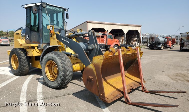 image for item HO9519 2005 John Deere 444J  wheel loader