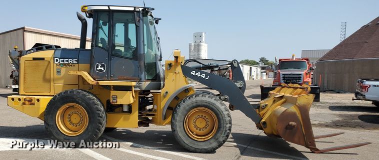 image for item HO9519 2005 John Deere 444J  wheel loader