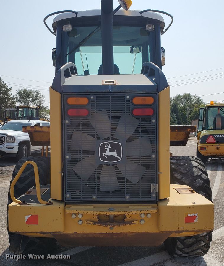 image for item HO9519 2005 John Deere 444J  wheel loader