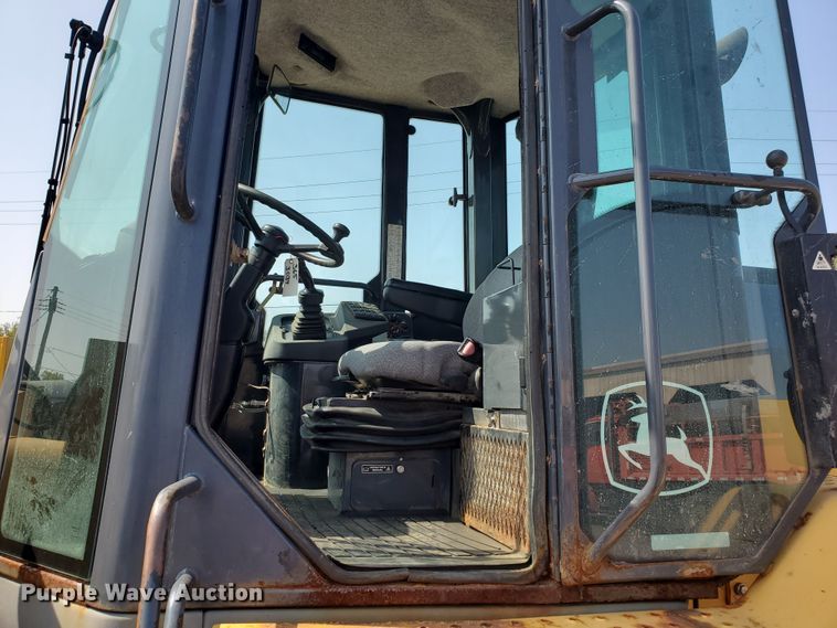 image for item HO9519 2005 John Deere 444J  wheel loader