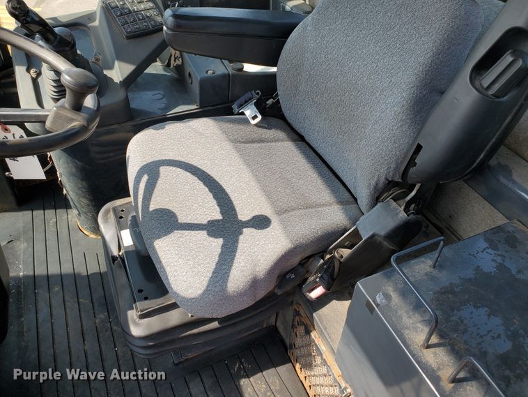 image for item HO9519 2005 John Deere 444J  wheel loader