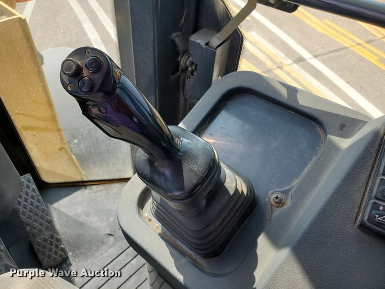 image for item HO9519 2005 John Deere 444J  wheel loader