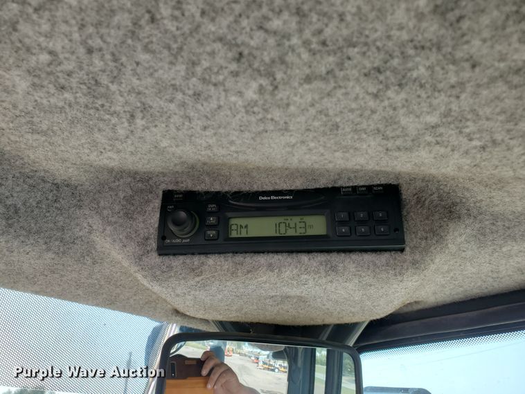 image for item HO9519 2005 John Deere 444J  wheel loader