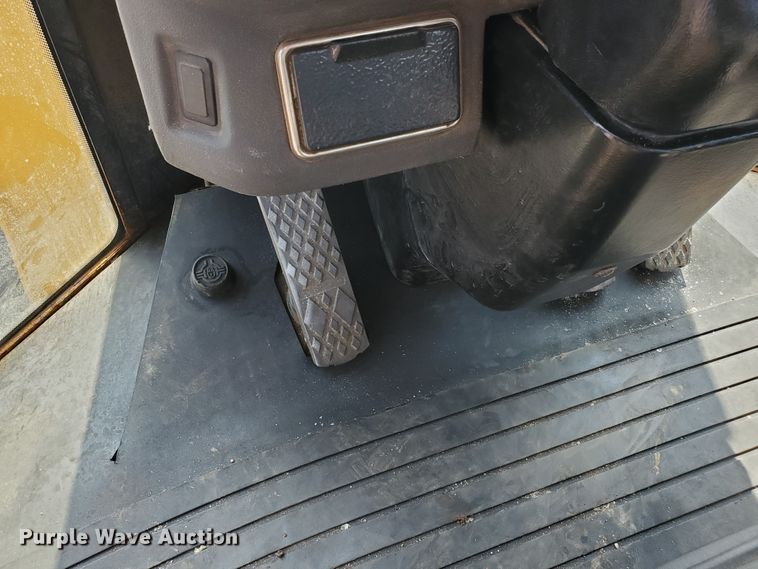 image for item HO9519 2005 John Deere 444J  wheel loader