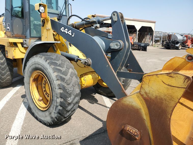 image for item HO9519 2005 John Deere 444J  wheel loader