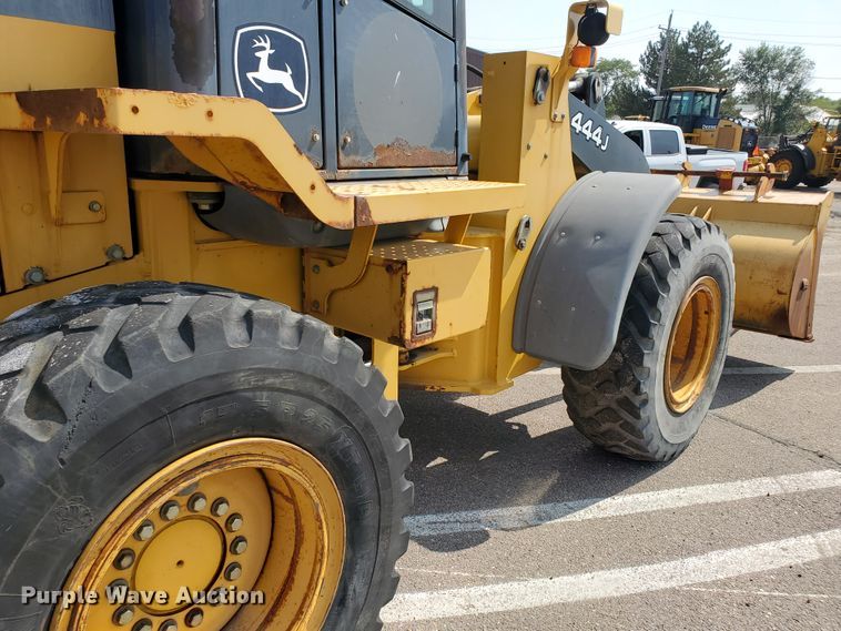 image for item HO9519 2005 John Deere 444J  wheel loader
