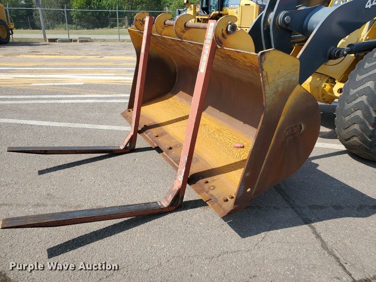 image for item HO9519 2005 John Deere 444J  wheel loader