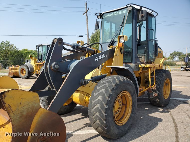 image for item HO9519 2005 John Deere 444J  wheel loader