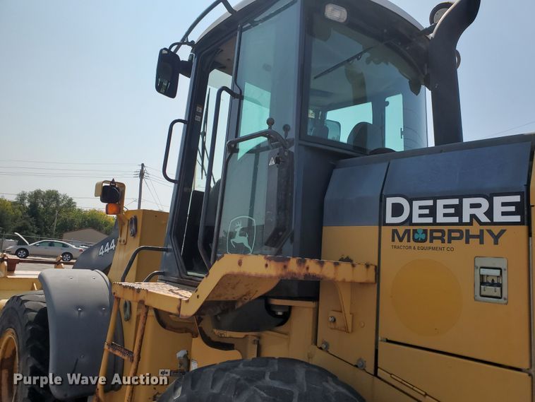image for item HO9519 2005 John Deere 444J  wheel loader