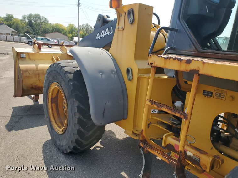 image for item HO9519 2005 John Deere 444J  wheel loader