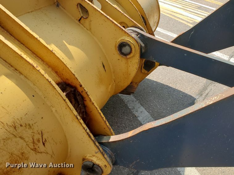 image for item HO9519 2005 John Deere 444J  wheel loader