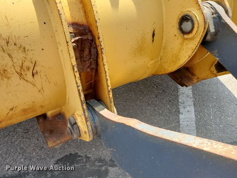 image for item HO9519 2005 John Deere 444J  wheel loader