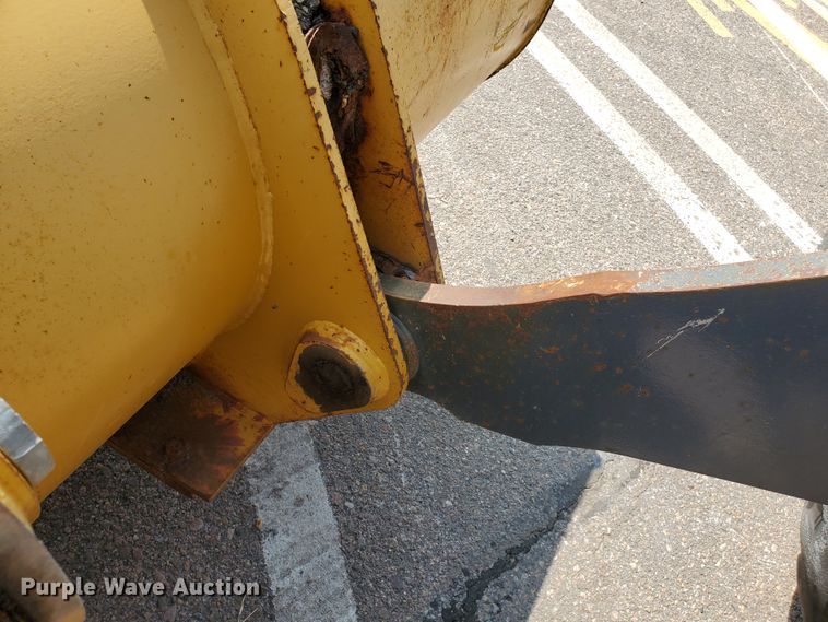 image for item HO9519 2005 John Deere 444J  wheel loader