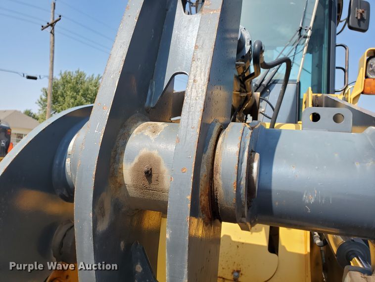 image for item HO9519 2005 John Deere 444J  wheel loader