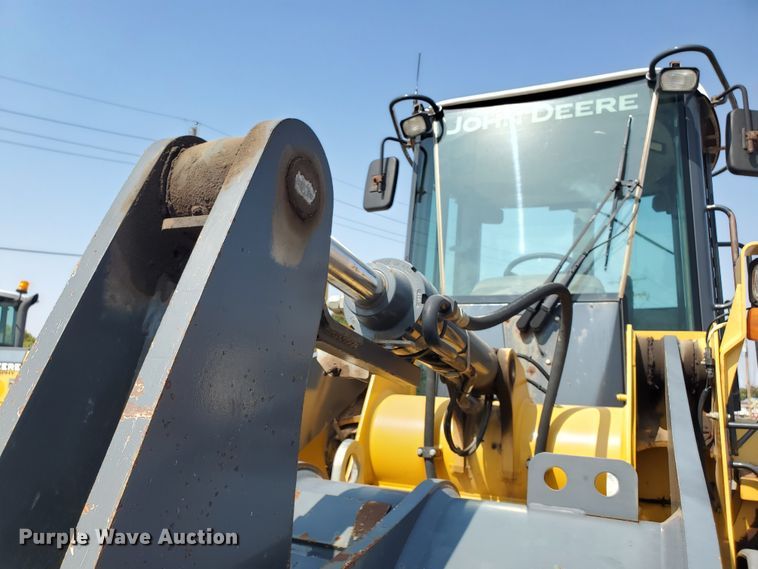 image for item HO9519 2005 John Deere 444J  wheel loader