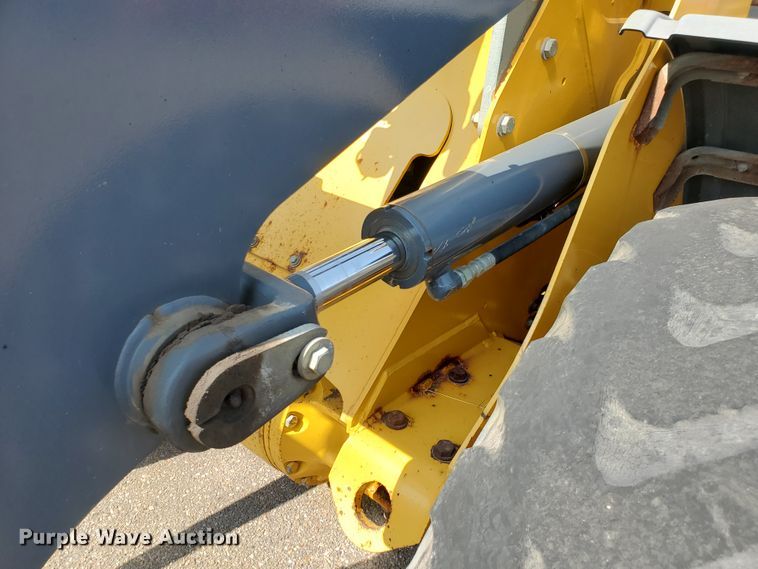 image for item HO9519 2005 John Deere 444J  wheel loader