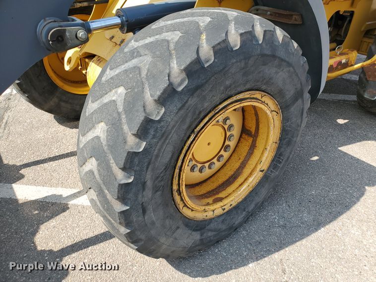 image for item HO9519 2005 John Deere 444J  wheel loader