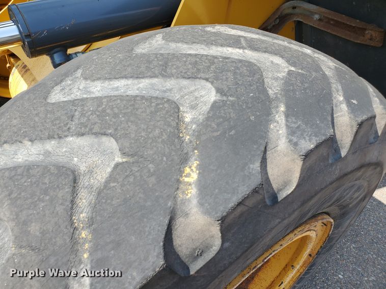 image for item HO9519 2005 John Deere 444J  wheel loader