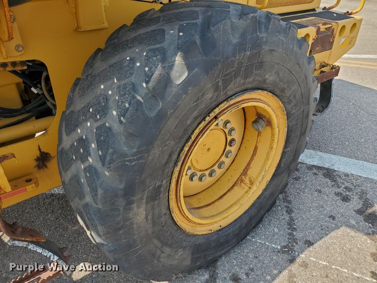 image for item HO9519 2005 John Deere 444J  wheel loader