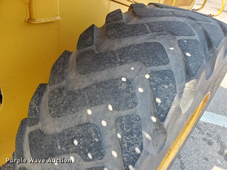 image for item HO9519 2005 John Deere 444J  wheel loader