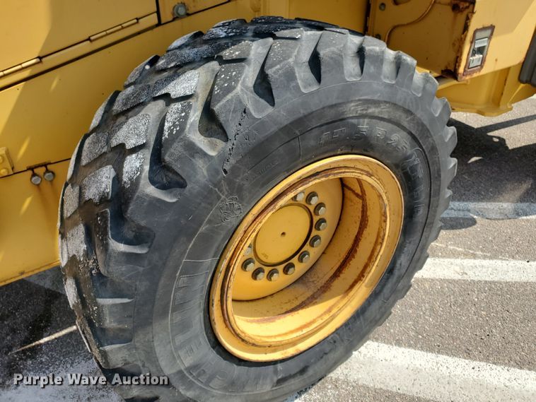 image for item HO9519 2005 John Deere 444J  wheel loader