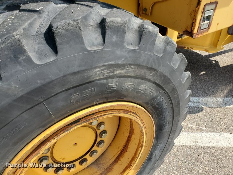 image for item HO9519 2005 John Deere 444J  wheel loader