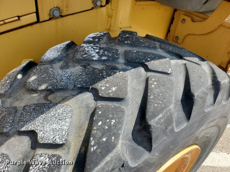 image for item HO9519 2005 John Deere 444J  wheel loader