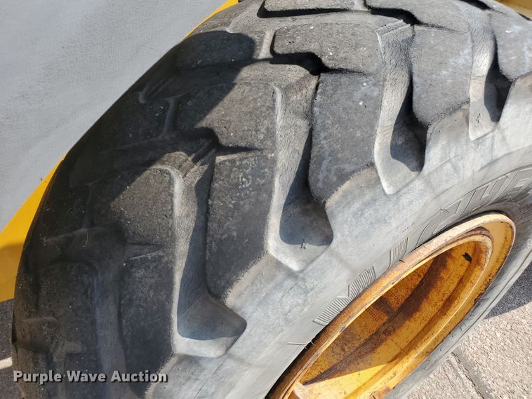 image for item HO9519 2005 John Deere 444J  wheel loader